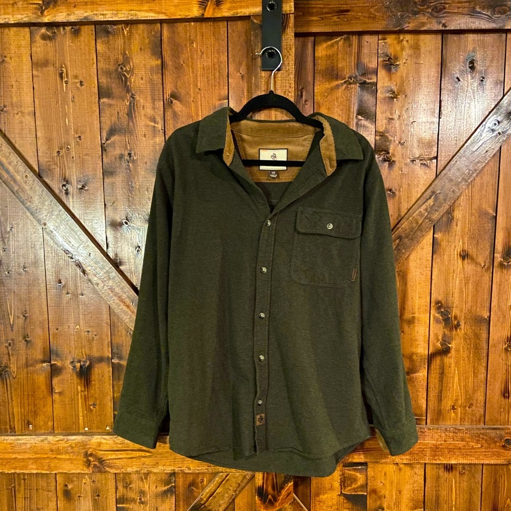 NWOT Legendary Whitetails Button up